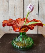 vaso-porta-fiori-medium-con-petali-rossi