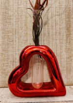 cuore-rosso-porta-fiore