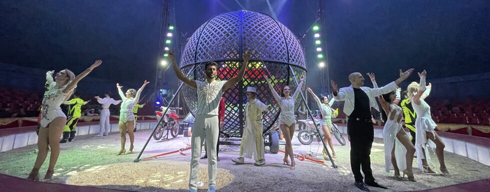 circo togni gli artisti - copia.jpeg