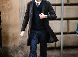 uomo passeggia per firenze uomo passeggia per firenze