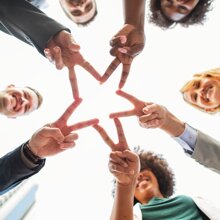 PERSONE Porre l'uomo al centro significa considerarlo una risorsa fondamentale e insostituibile. PERSONE Porre l'uomo al centro significa considerarlo una risorsa fondamentale e insostituibile.
