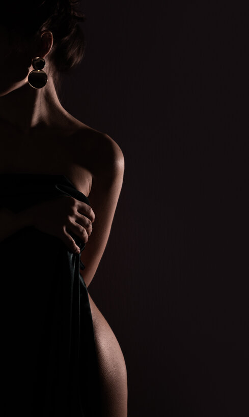 beautiful-female-hip-bend-black-background.jpeg beautiful-female-hip-bend-black-background.jpeg