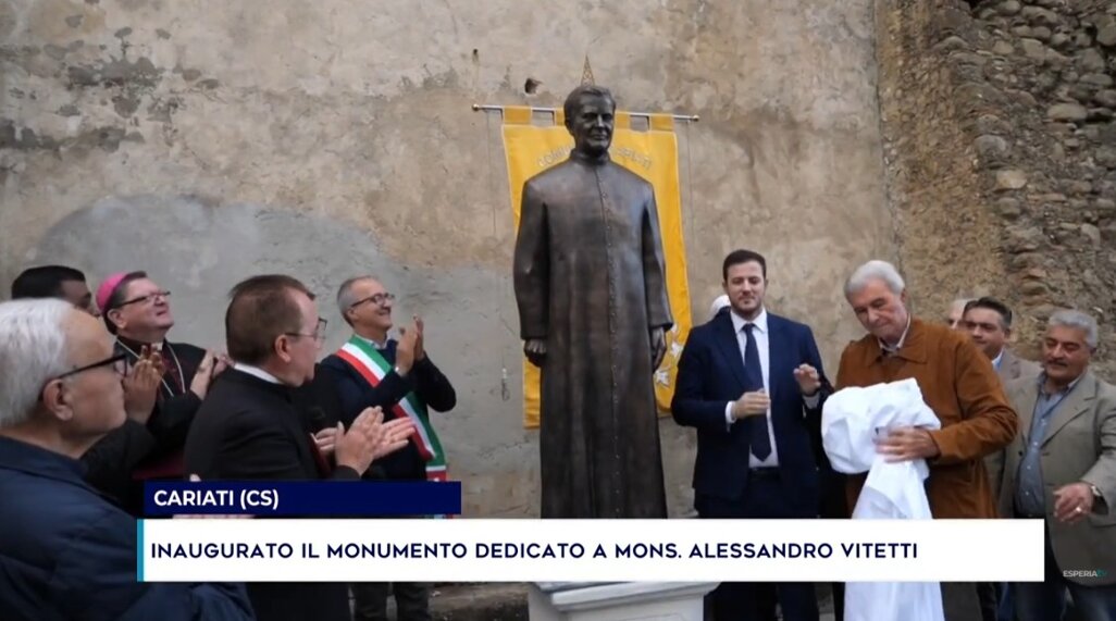 statua1.jpeg statua1.jpeg