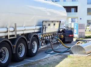 autobotte-carburante-2Â°-foto-posizionare-a-sinistra-768x511.jpeg