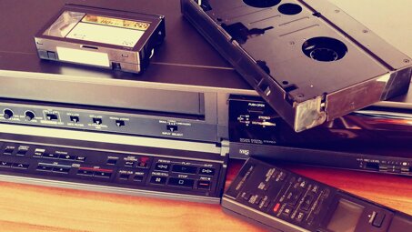 inspiredimages-vcr-1221156_1920.jpeg