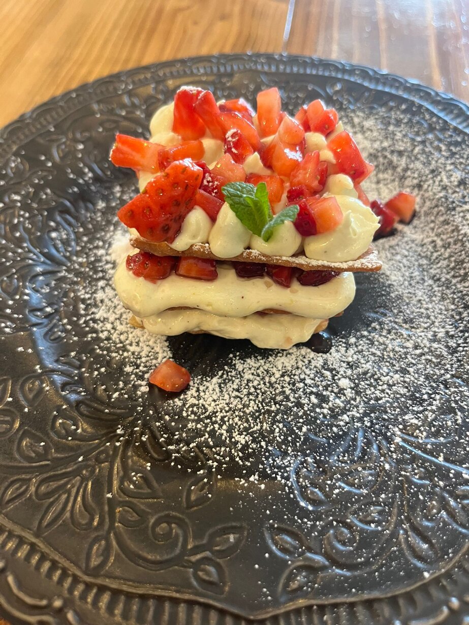 millefoglie con crema chantilly e fragole.jpeg