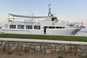 akpe7574.jpeg akpe7574.jpeg