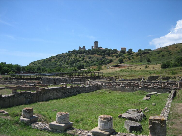 Porta-rosa-di-Velia-ad--Ascea-Marina-il-primo-esempio-di-arco-a-tutto-sesto.jpg 