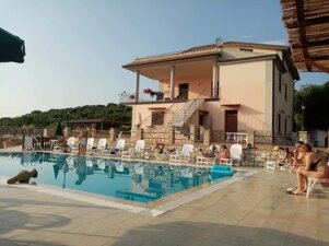 camere-piscina-agriturismo-aurella-ascea-capoluogo.jpg