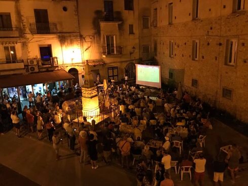 Piazza-Bovio-Ascea.jpg Piazza-Bovio-Ascea.jpg