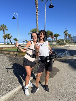 persone che fanno la camminata metabolica