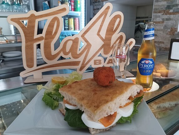 spuntino al flash bar di Ascea
