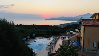 piscina-agriturismo-aurella.jpg