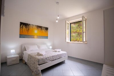 camera-letto-terrazza-degli-dei-villa-Ascea-marina.jpg