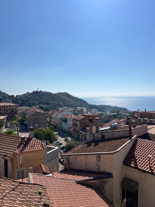 Vista-panoramica-affittacamere-U-Muraglione-Ascea-Paese.jpg