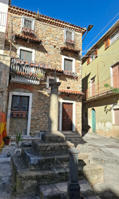 ascea paese piazza francesco bruno.jpeg