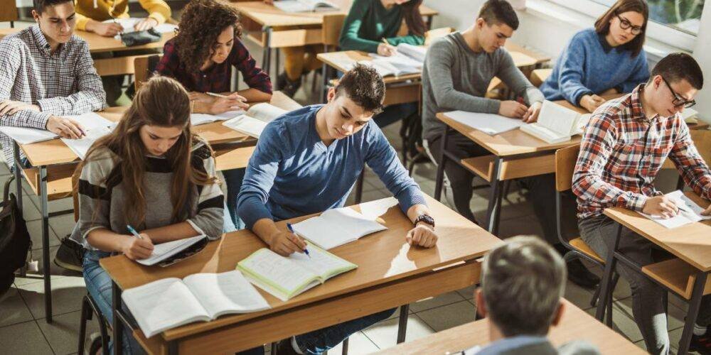 Educazione sessuale a scuola: diritto degli studenti o scelta delle famiglie?