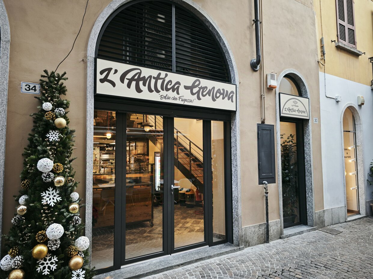 L'Antica Genova, via cavour arona