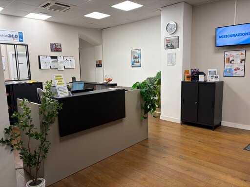 foto agenzia.jpeg foto agenzia.jpeg