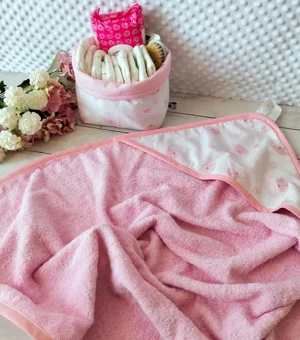 cestino-porta-accessori-e-accappatoio-024-mesi-acqustabili-insieme-o-separatamente