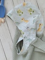 poncho-mare-taglia-13-anni-con-baby-dinosauri-e-nido-dape-verde-acqua-personalizzabile-con-il-nome