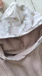 poncho-mare-e-bagnetto-taglia-13-anni-unicorni-e-nido-dape-lilla-personalizzabile-con-nome