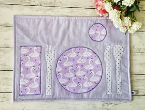 tovaglietta-montessori-versione-cigni-personalizzabile-con-il-nome