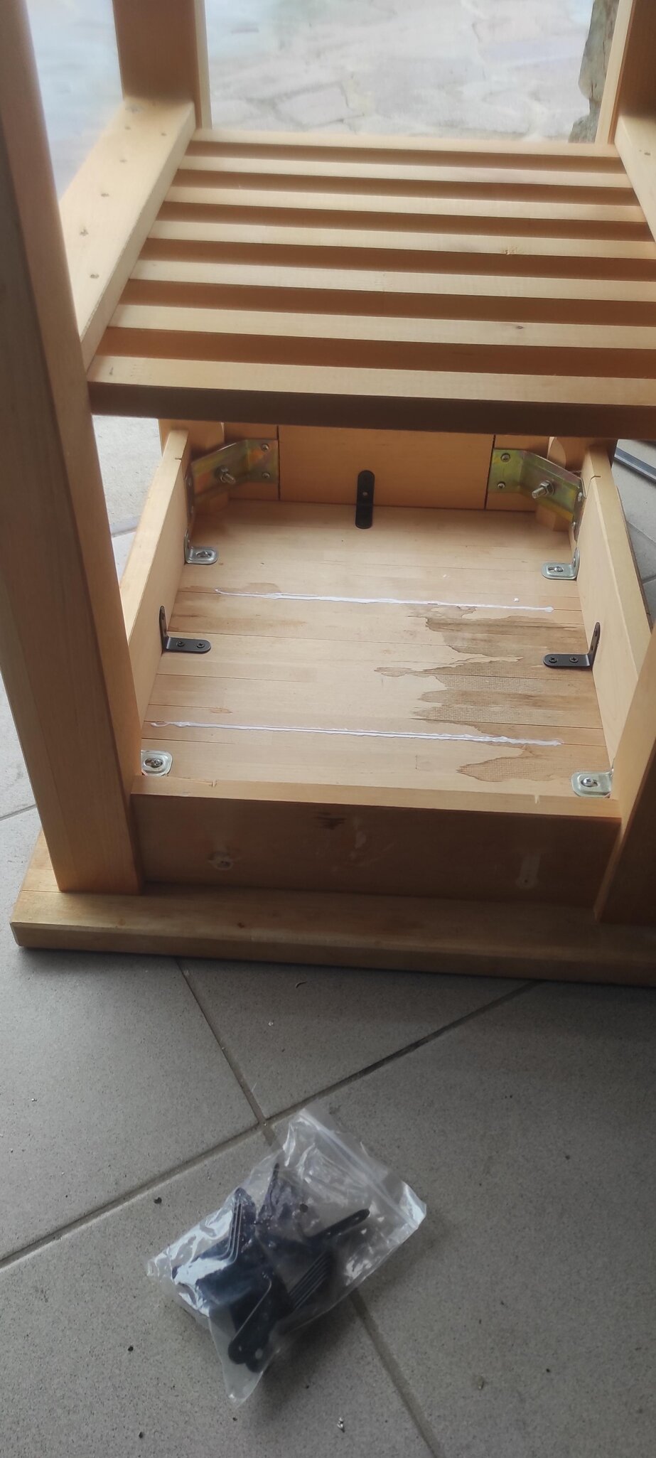 Riparazione piano (girato sottosopra e incollato) Riparazione piano (girato sottosopra e incollato)