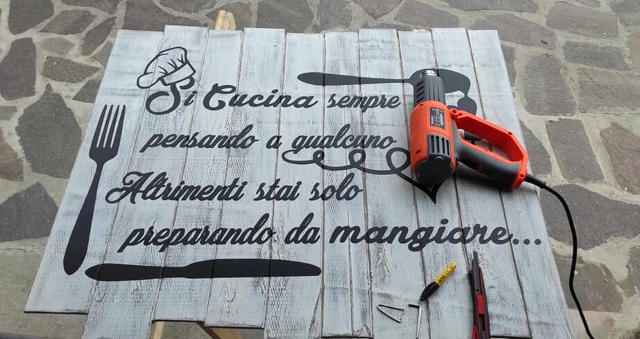 Applicazione adesivo Applicazione adesivo