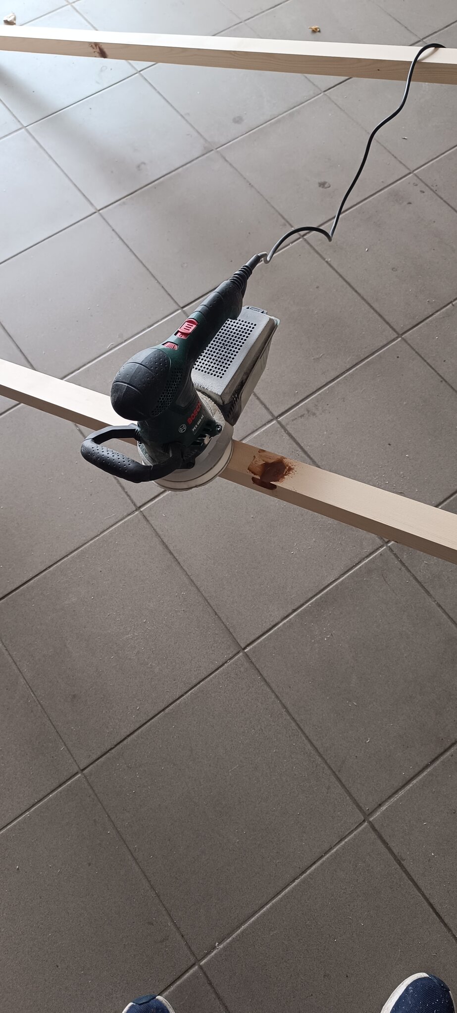 Stuccatura e carteggiatura Stuccatura e carteggiatura