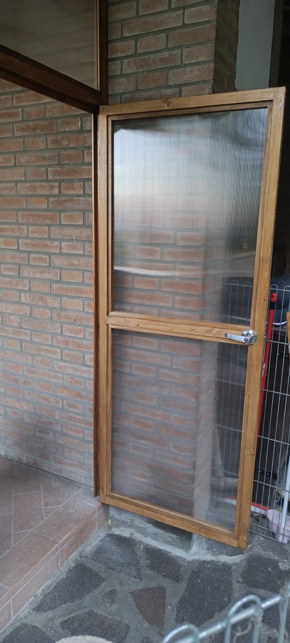 Montaggio cornici e policarbonato Montaggio cornici e policarbonato