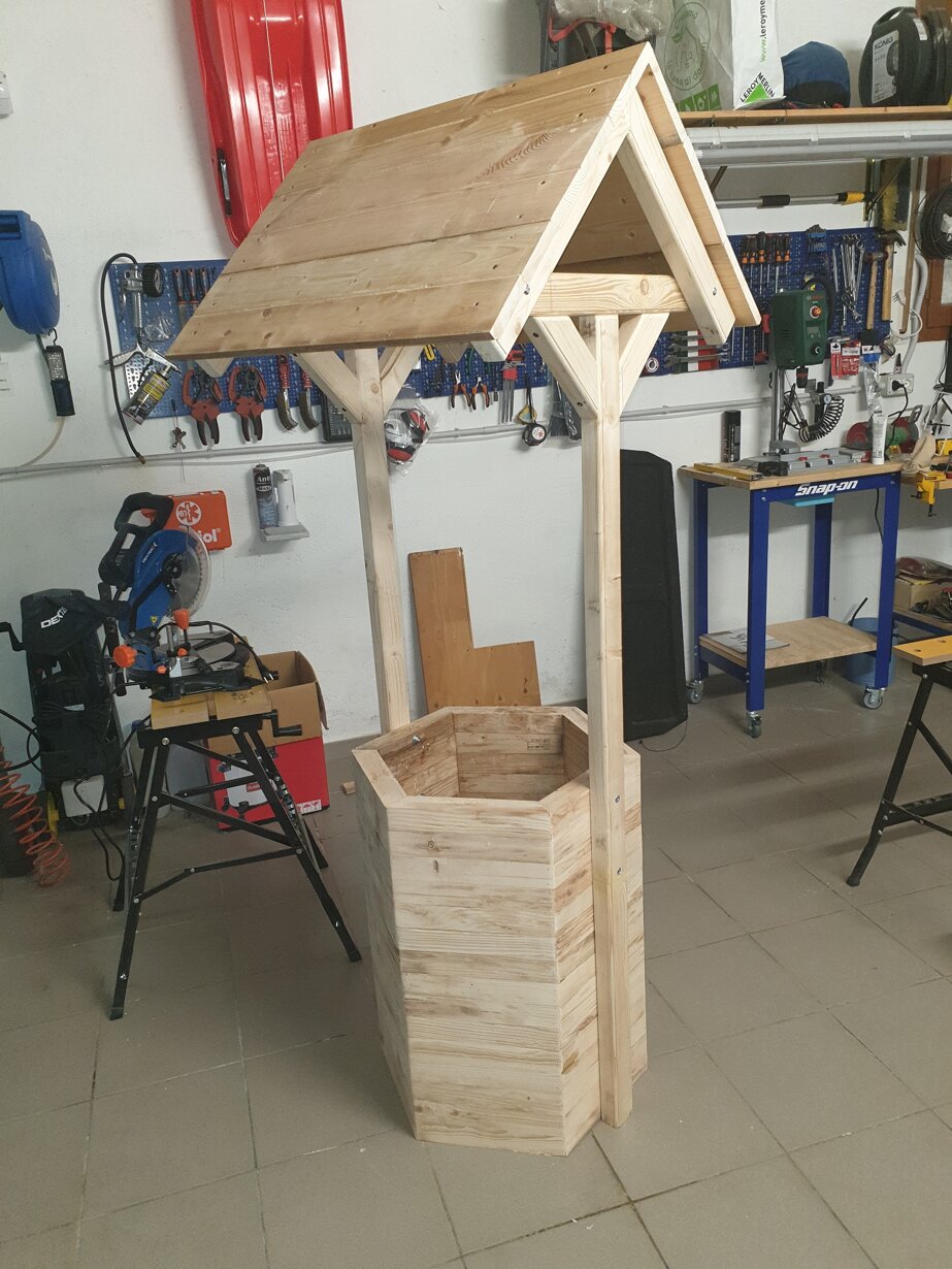 Tetto con assi di bancali Tetto con assi di bancali