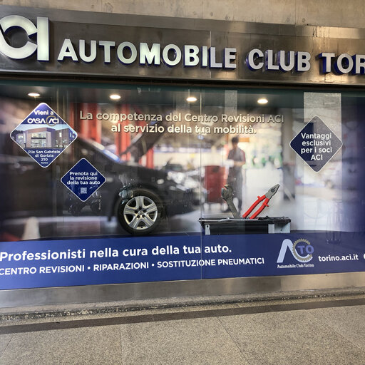 ACI Allestimento vetrina con comunicazione servizi
