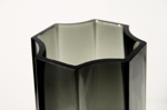 vaso-lenox-40-imponenza-e-stile-in-vetro-nero-fume