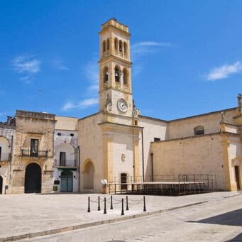 Specchia Imperdibile la piazza centrale, cuore die questo gioiello urbano ricco di chiese, sulla quale si erg