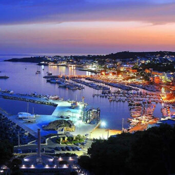 Leuca Dove un tempo era l'antico Finis Terrae dei Romani e dove lo Jonio e l'Adriatico si mescolano i