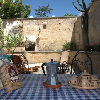 cortile interno colazione in cortile