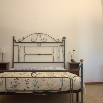 camera da letto con letto aggiunto Camera da Letto Matrimoniale molto ampia con lettino 190x90