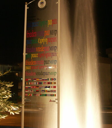Piazza Gandhi Crotone, Cartello PACE