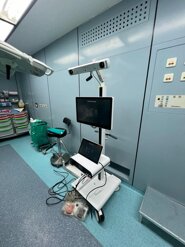 Strumentazione di sala operatoria per artroscopia di ginocchio