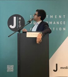 Il Dr. Antonio Clemente relatore a un congresso di chirurgia del ginocchio