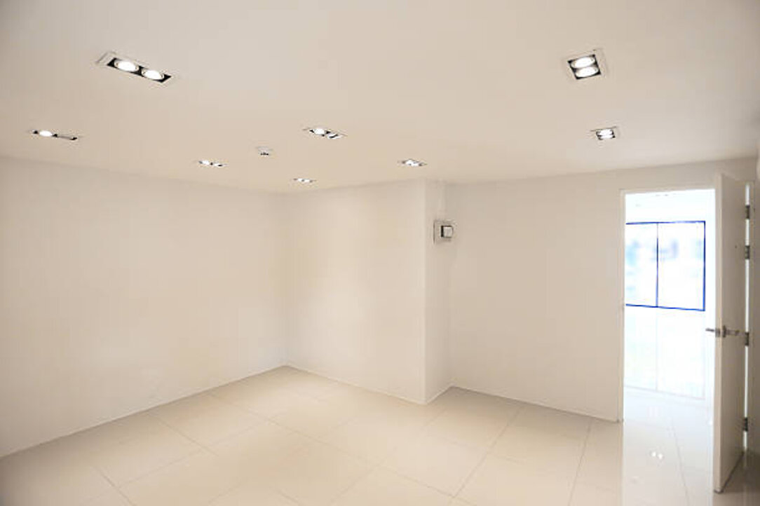 Controsoffitto cartongesso con faretti incasso direzionabili a Como-Gama Milano
