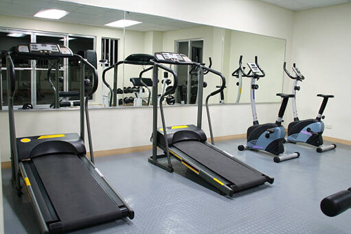 Specchi su misura e posa in opera per abitazioni, case, centri fitness, sala da ballo, Saronno-Gama Milano