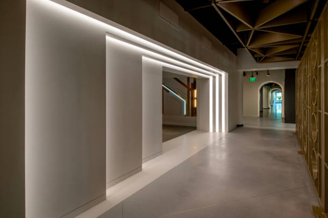Pareti in cartongesso con strip led a Como-Gama Milano