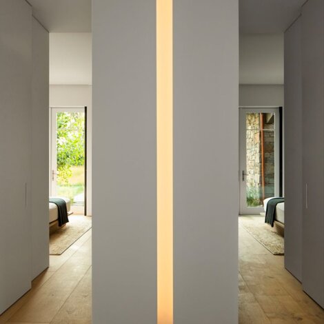 Lavori in Cartongesso a Saronno, Parete attrezzata con illuminazione led-Gama Milano