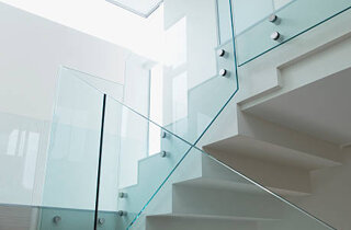 Parapetto scala 1 in Vetro Extra Chiaro Temperato-Gama Milano