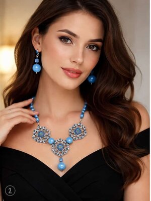 collana-artigianale-con-elementi-crochet-e-perle-blu