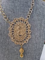 collana-e-orecchini-coordinati-crochet