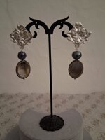 set-collana-con-cammeo-centrale-madreperla-e-orecchini-pendenti-coordinati