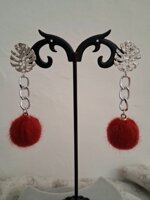 set-bracciale-rosso-crochet-e-orecchini-pompon-rossi